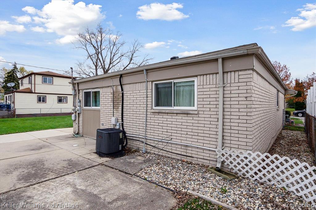 4942 HARDING Street, Dearborn Heights, MI 48125 — Photo 29