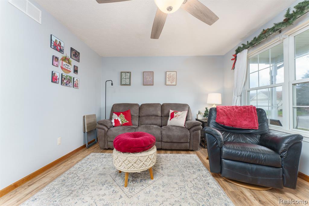 738 PINEGATE Drive, Fowlerville, MI 48836 — Photo 3
