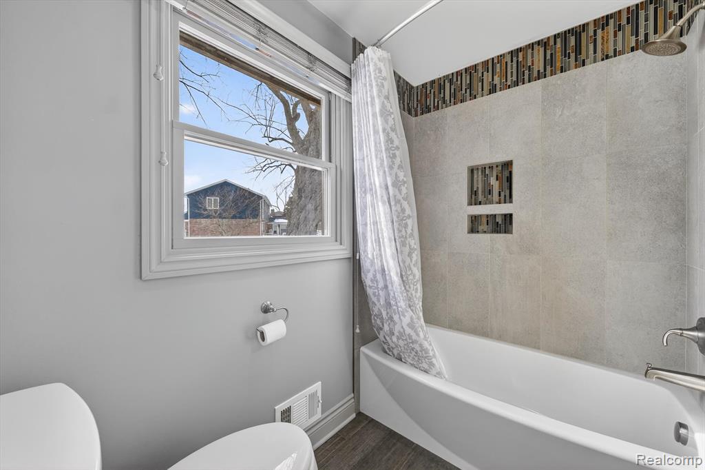 5397 Sutton Place, Grand Blanc, MI 48439 — Photo 26