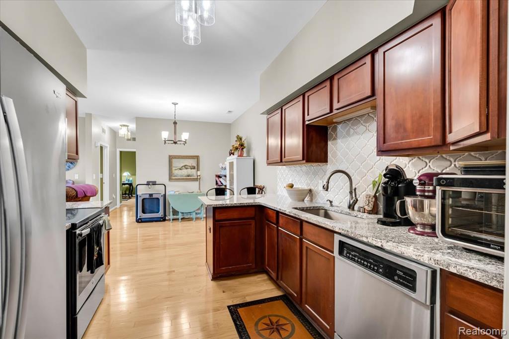 610 Belmonte Drive, Waterford, MI 48328 — Photo 13