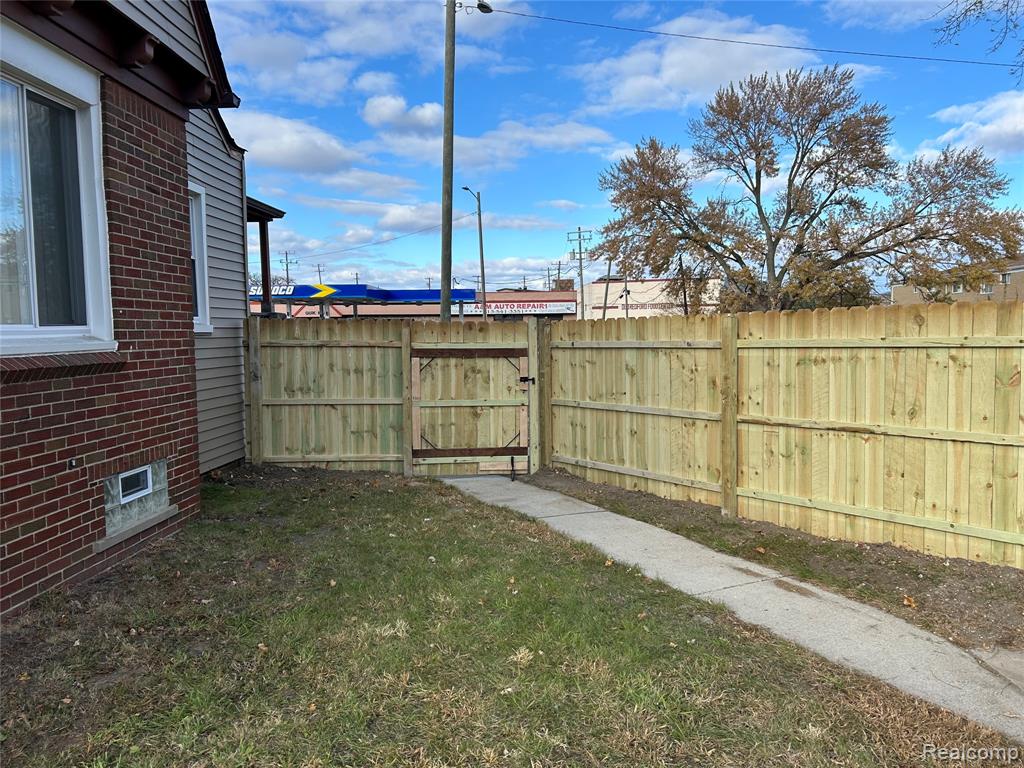 21733 MCNICHOLS Road, Detroit, MI 48219 — Photo 38
