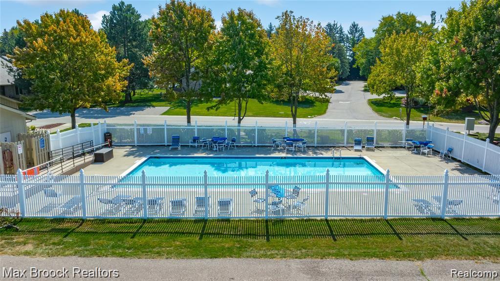 4371 Foxpointe Drive, West Bloomfield, MI 48323 — Photo 29