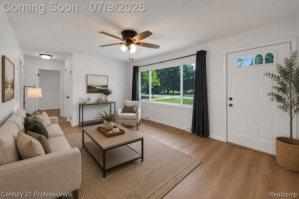 7168 Wedworth Street, Waterford, MI 48327 — Photo 9
