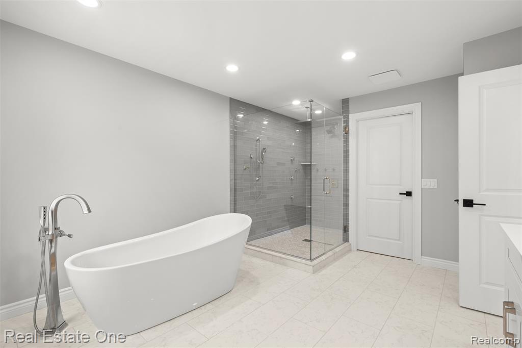 48556 Harbor Drive, Chesterfield, MI 48047 — Photo 43