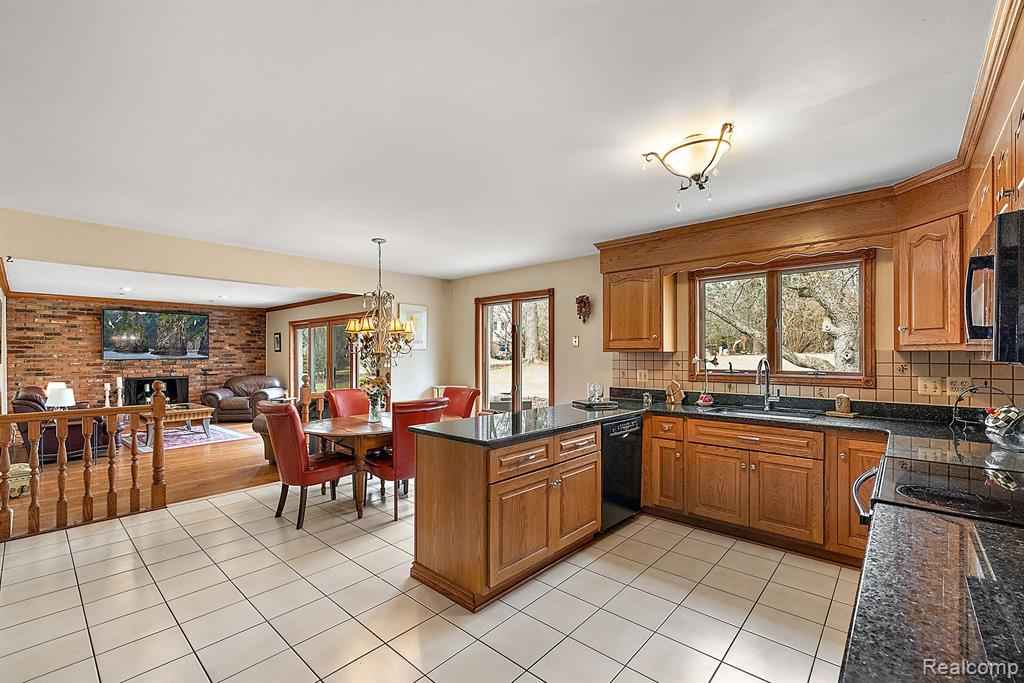 4366 Ardmore Drive, Bloomfield Hills, MI 48302 — Photo 12