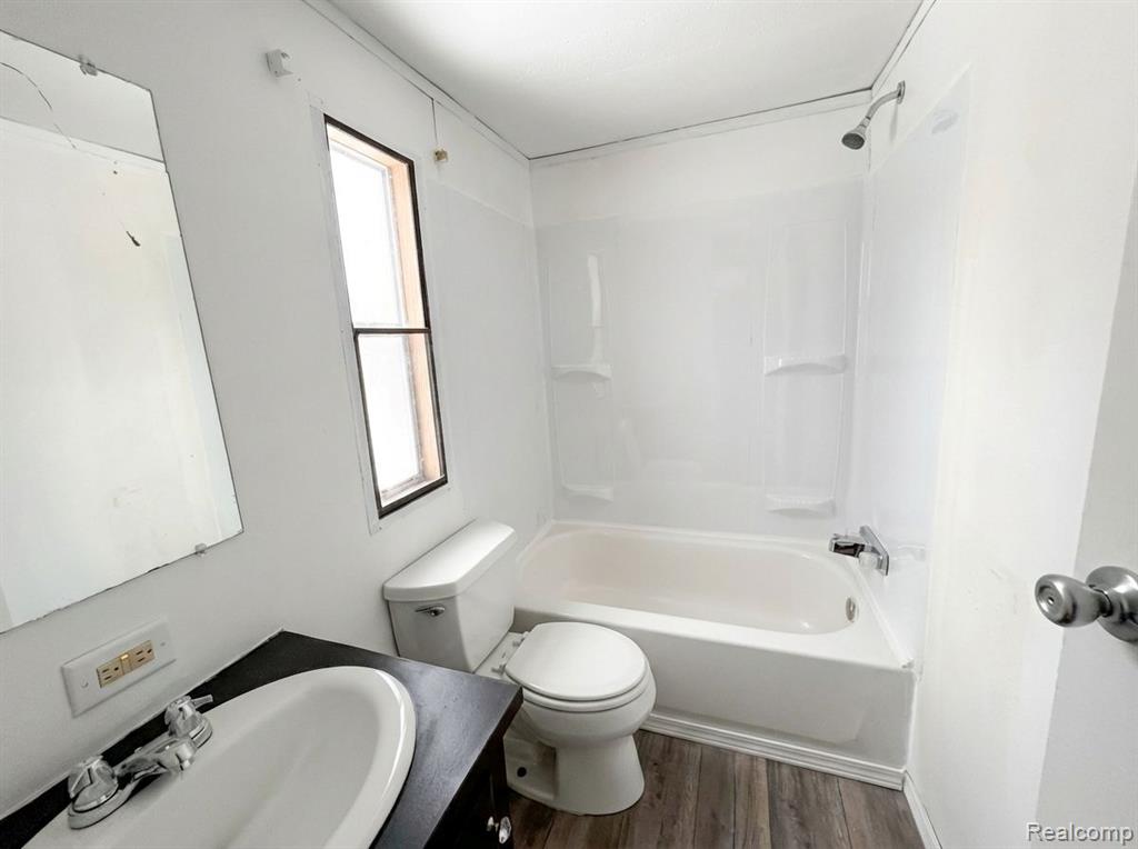 6065 Vernon, Belleville, MI 48111 — Photo 9