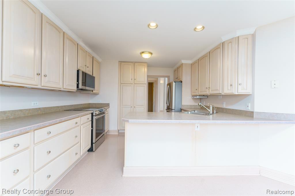 6400 Sober Road, Fowlerville, MI 48836 — Photo 23
