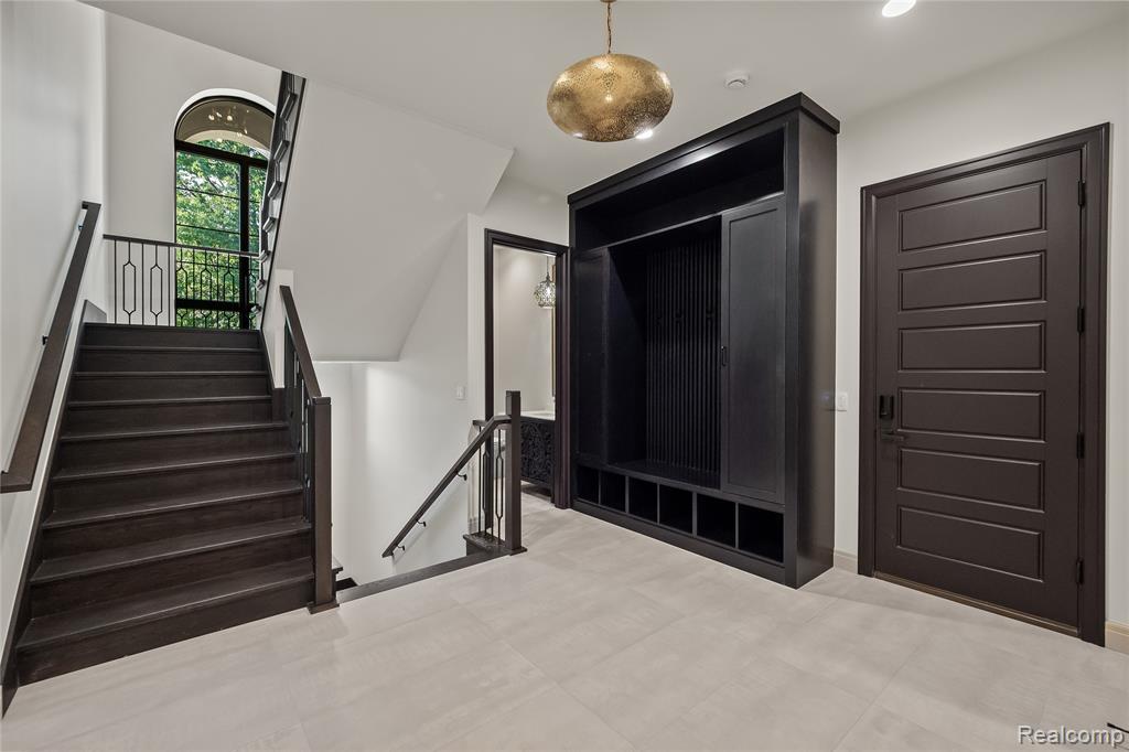 559 Barrington Park Drive, Bloomfield Hills, MI 48304 — Photo 37