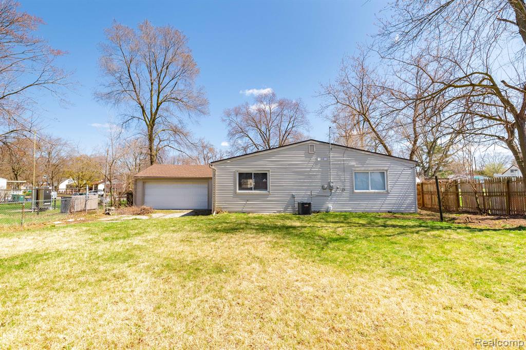 1241 RAMBLING Road, Ypsilanti, MI 48198 — Photo 22