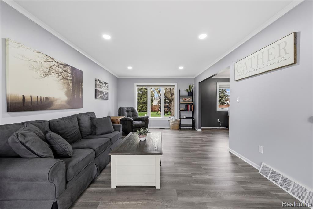9332 Oakmont Drive, Grand Blanc, MI 48439 — Photo 17