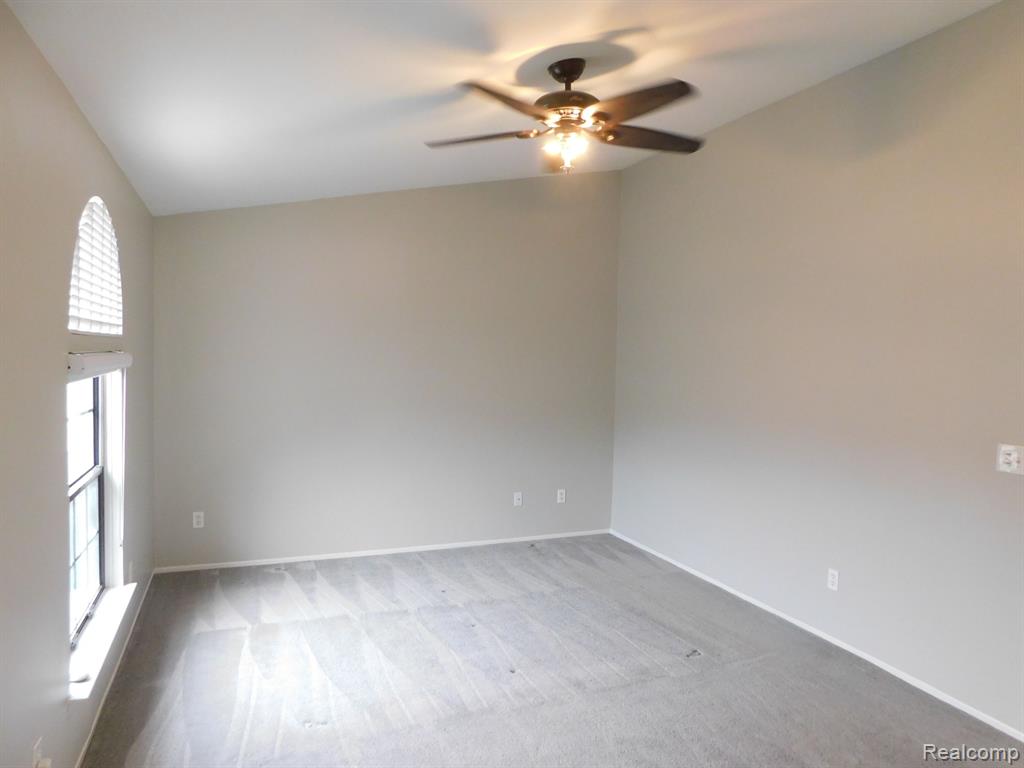 5606 DRAKE HOLLOW Drive W, West Bloomfield, MI — Photo 36