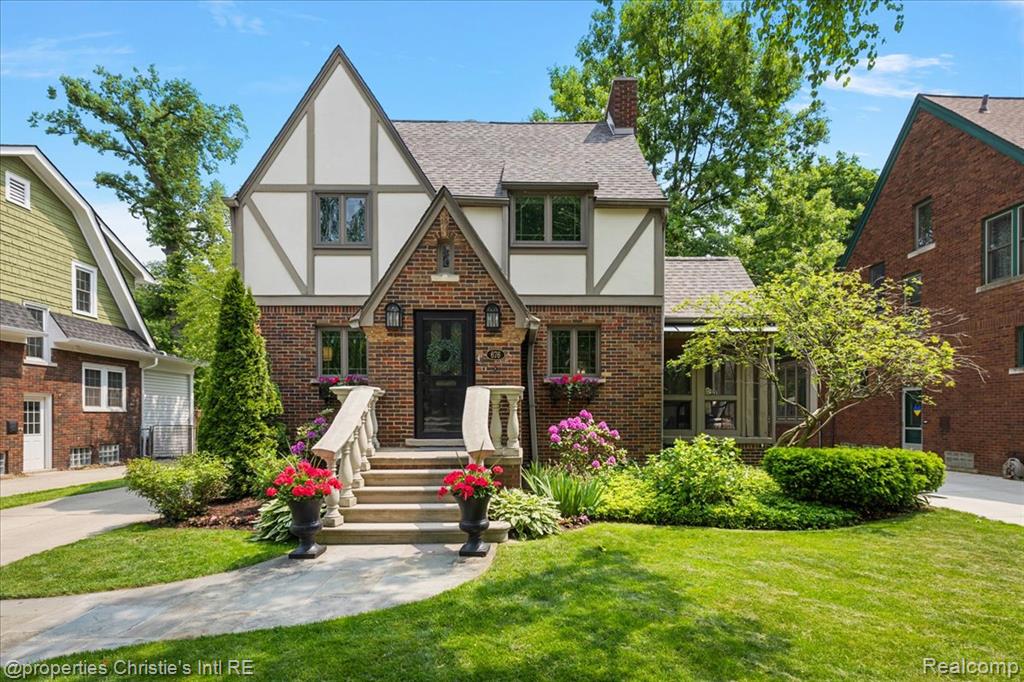 676 Washington Road, Grosse Pointe, MI 48230 — front exterior