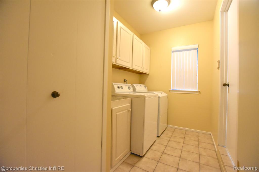 1752 S HILL Boulevard, Bloomfield Hills, MI 48304 — Photo 24
