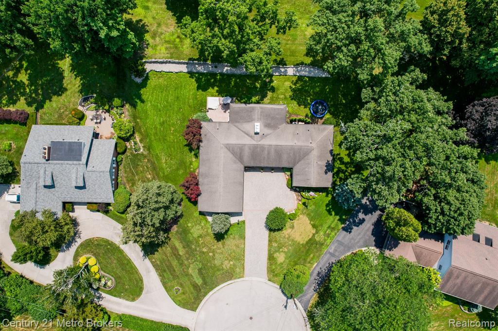 9270 Hidden Valley Court, Grand Blanc, MI 48439 — Photo 57