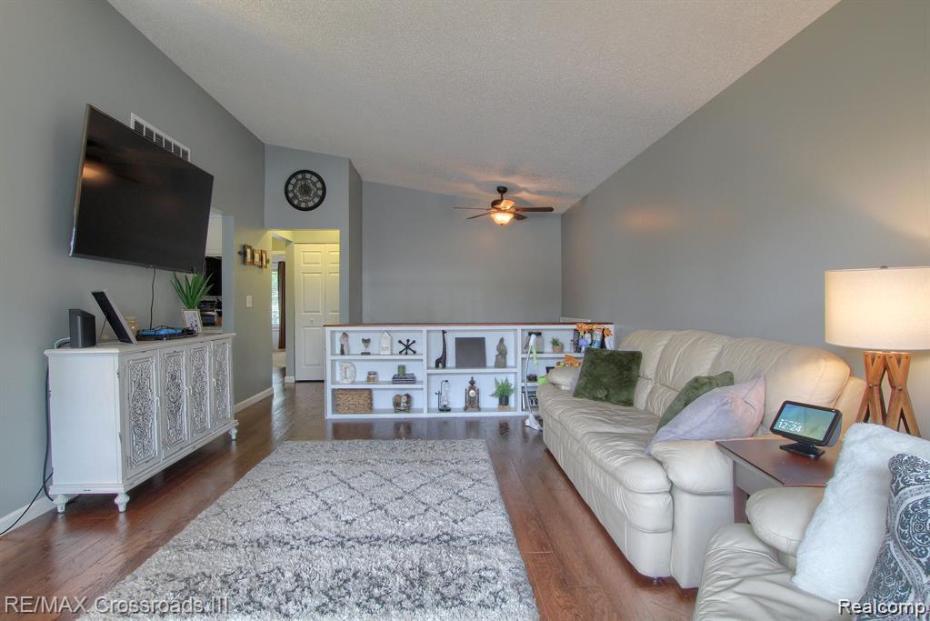 42464 SOMERSET Court, Canton, MI 48187 — Photo 5