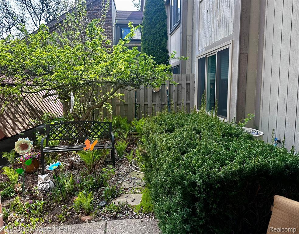 7455 BRYNMAWR Court, 31, West Bloomfield, MI — Photo 35