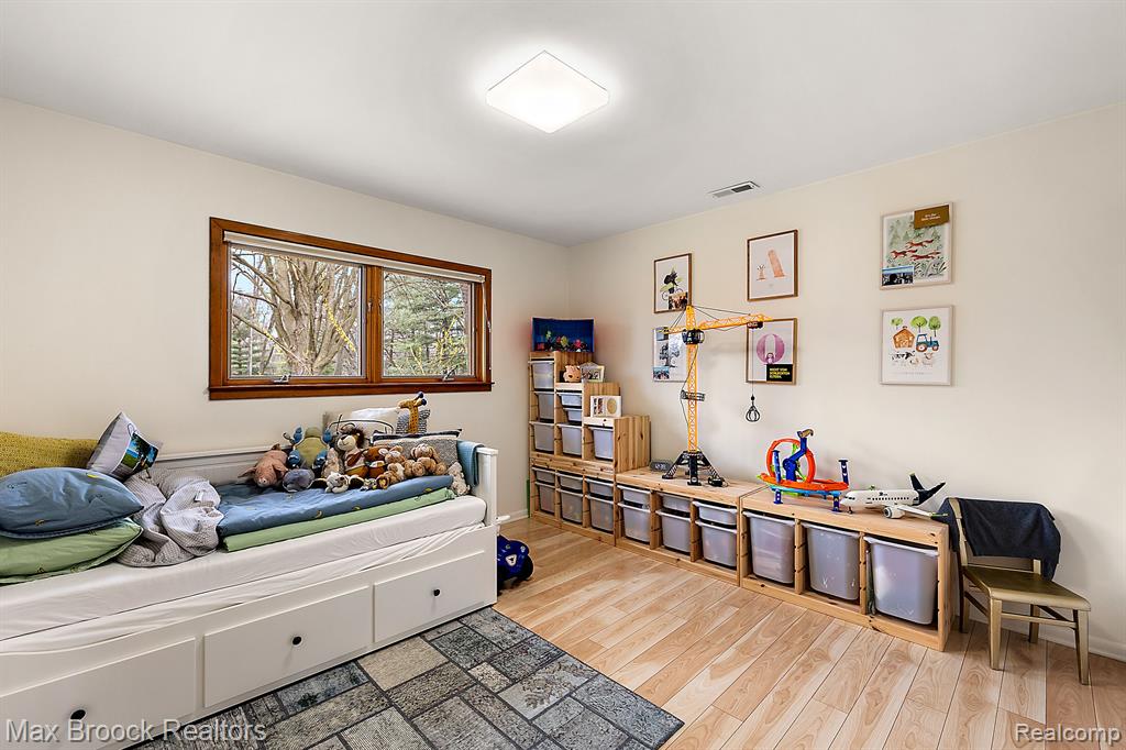 6606 VACHON Court, Bloomfield Hills, MI 48301 — Photo 18