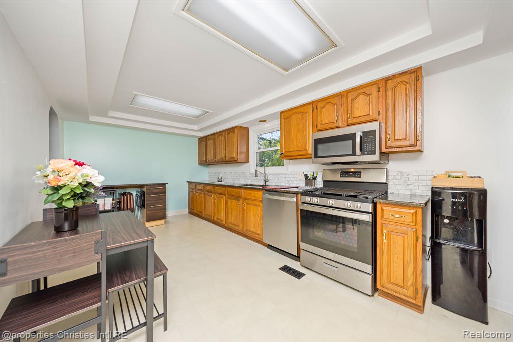 5710 OPALINE Drive, Waterford, MI 48327 — Photo 6