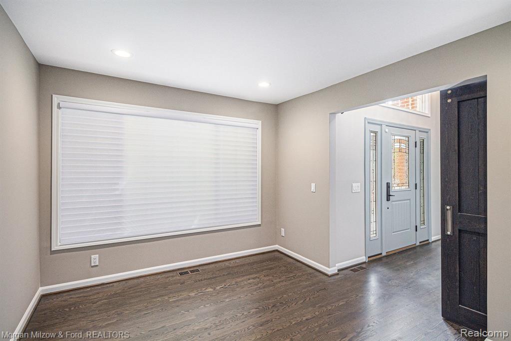 6822 Hubbard Circle, Clarkston, MI 48348 — Photo 5
