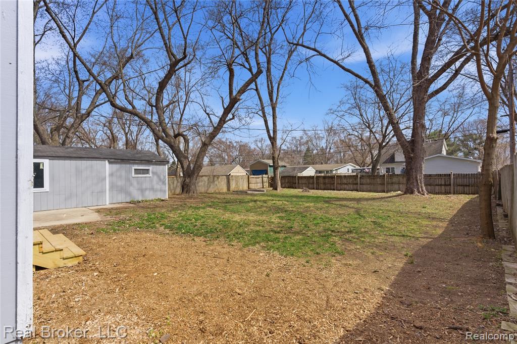 6351 Beth, Brighton, MI 48116 — Photo 34
