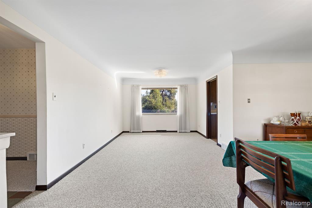 6248 LIVERNOIS Road, Troy, MI 48098 — Photo 10