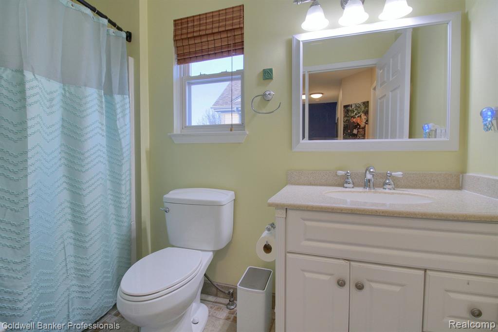 6647 ROBINDALE Drive, Ypsilanti, MI 48197 — Photo 25