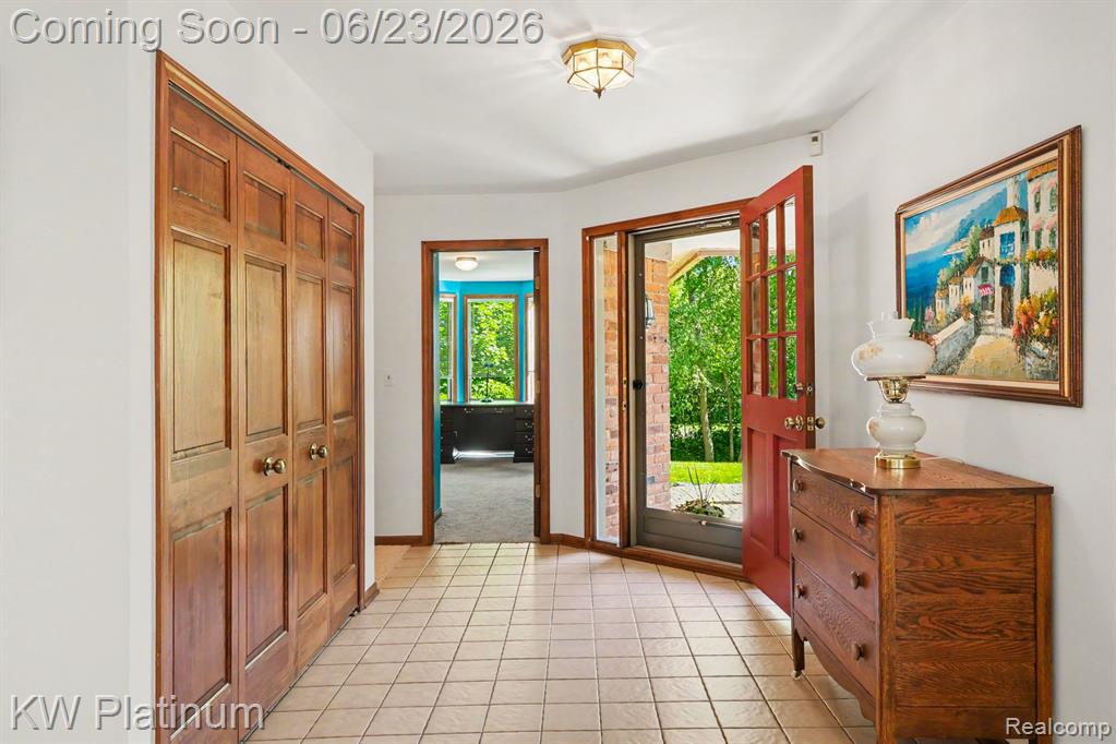 41945 Hillview Drive, Sterling Heights, MI 48314 — Photo 4