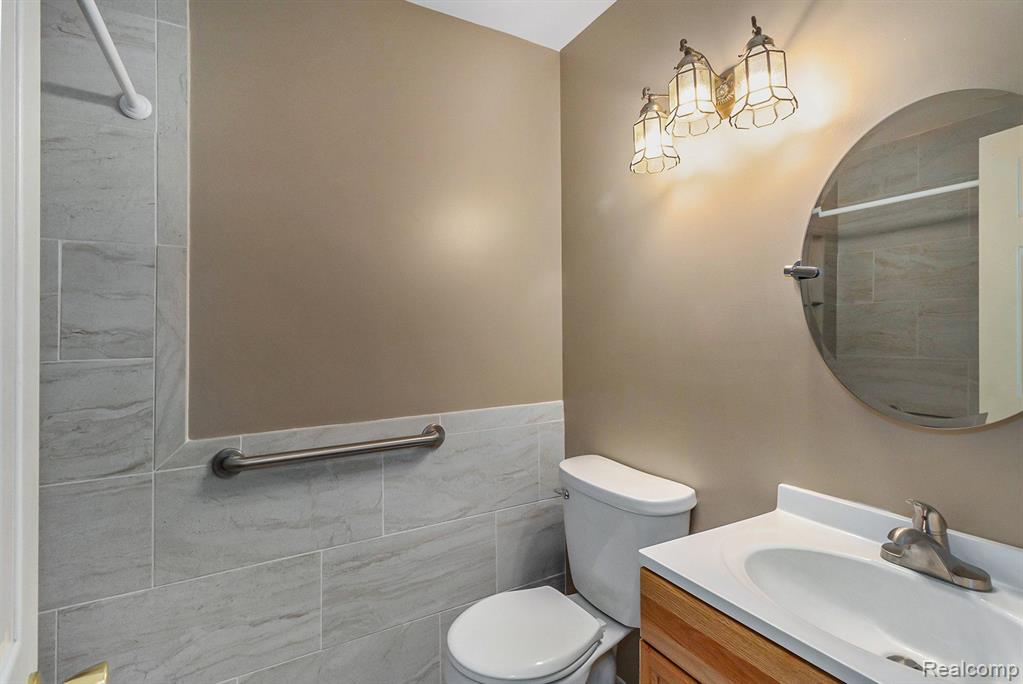 715 WHISPERWOOD Trail, Fenton, MI 48430 — Photo 9