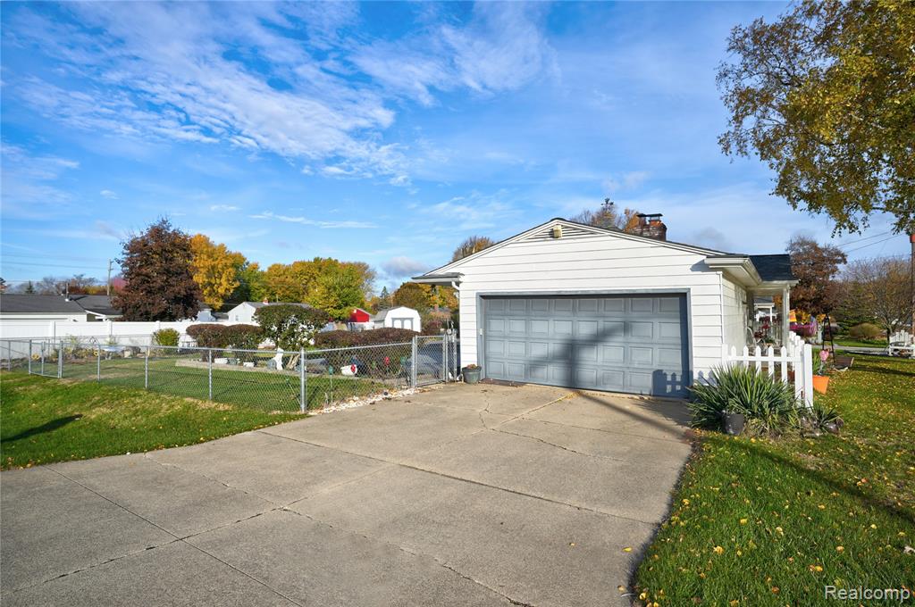 4480 Cherrytree Lane, Flint, MI 48507 — Photo 10