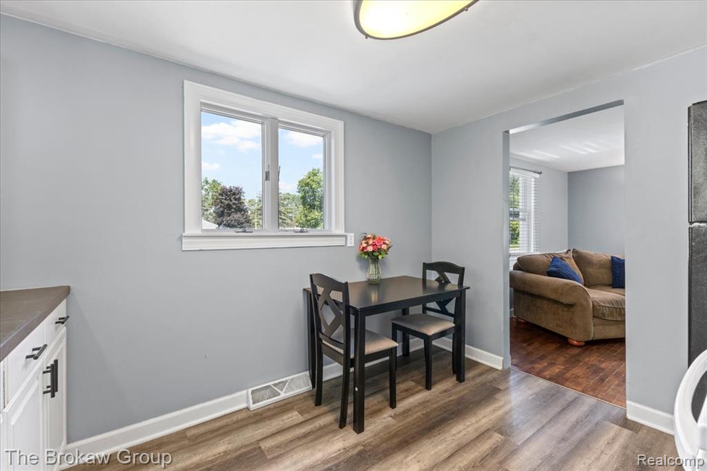 6088 Surrey Lane, Burton, MI 48519 — Photo 11