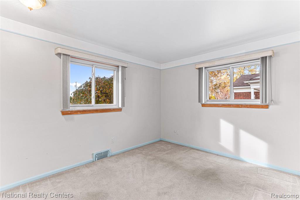 6104 Ardmore Park Circle, Dearborn Heights, MI 48127 — Photo 21