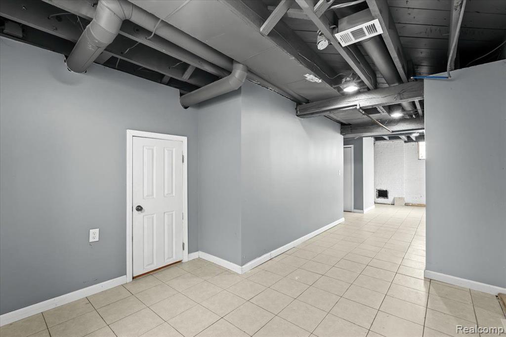 50 TAYLOR Street, Detroit, MI 48202 — Photo 41