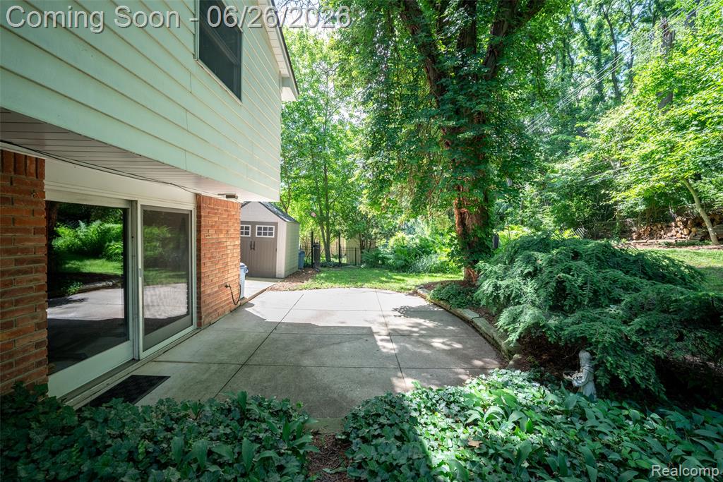 6826 Spruce Drive, Bloomfield Hills, MI 48301 — Photo 38