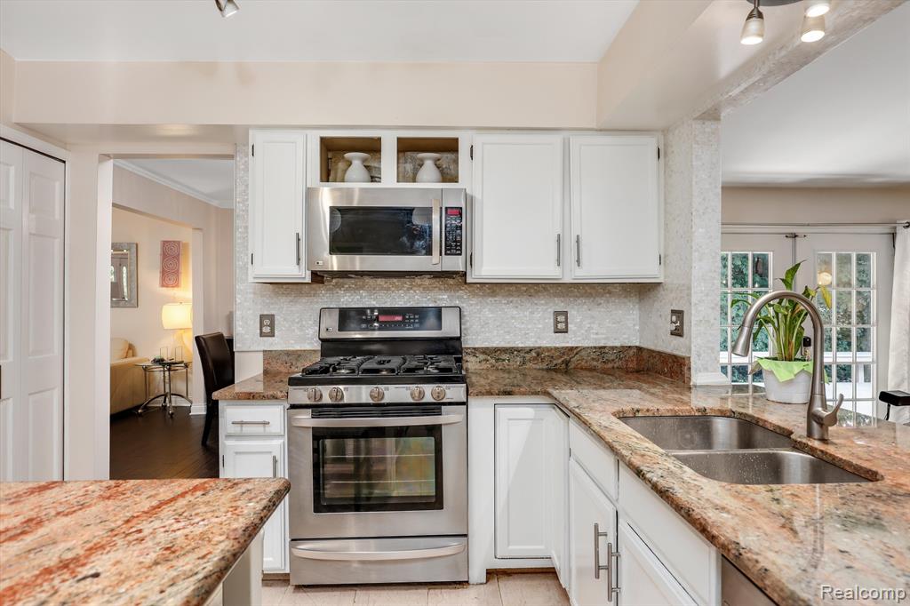 42063 Crestview Circle, Northville, MI 48168 — Photo 16