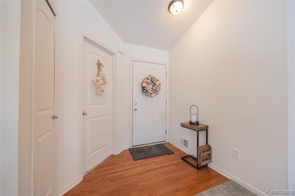 17155 Theresa Lane, New Boston, MI 48164 — Photo 4
