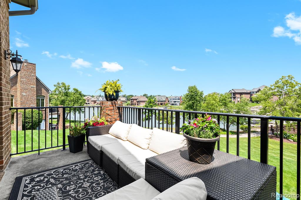 10815 SPARKLING WATERS Court, South Lyon, MI 48178 — Photo 11