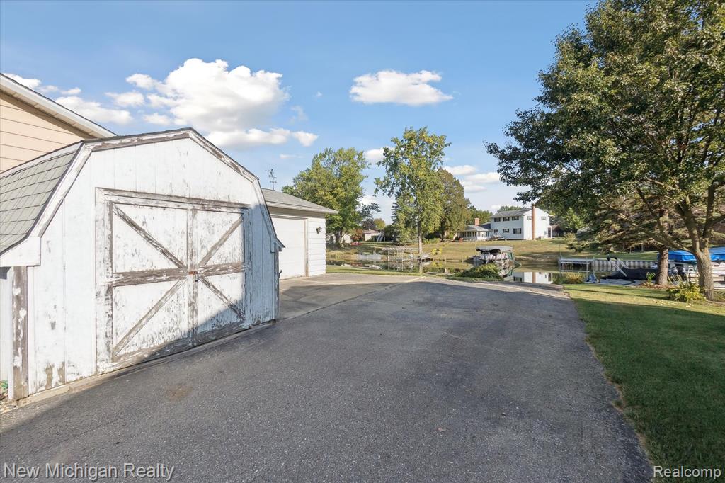 4272 Owen Road, Fenton, MI 48430 — Photo 40