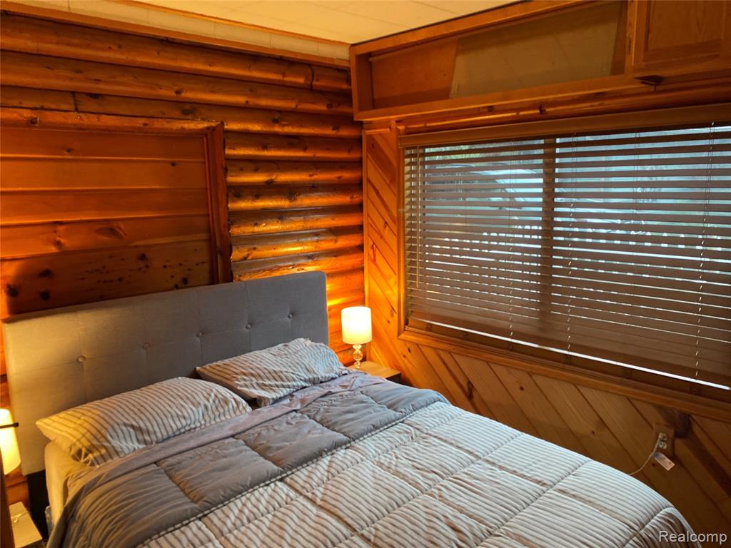 7825 Elizabeth Lake Rd Beach, Waterford, MI 48327 — Photo 4