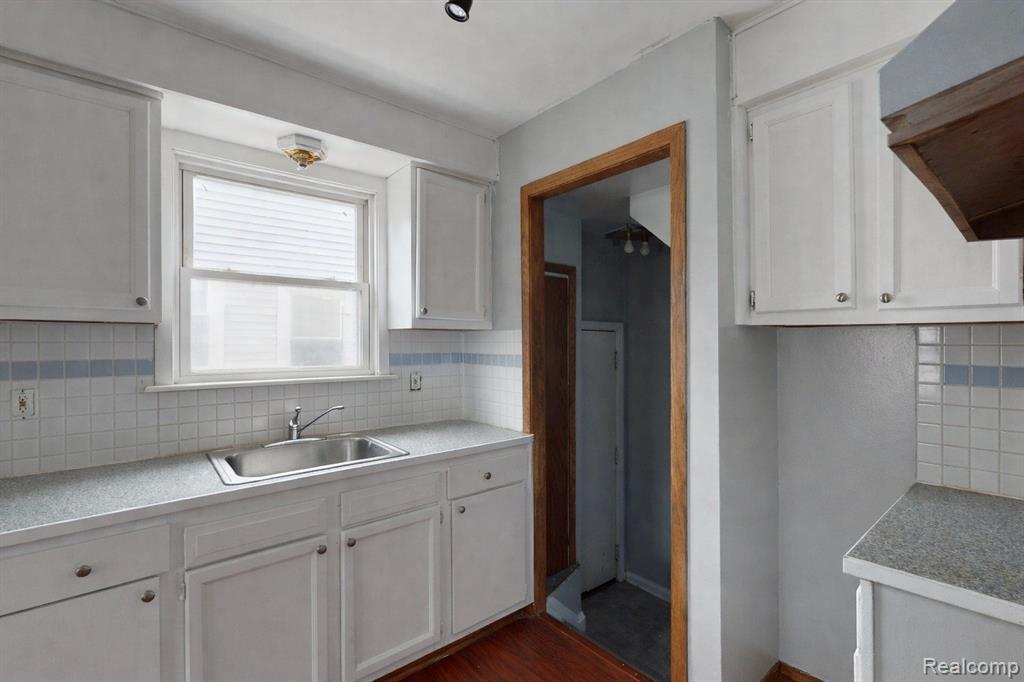 20300 McCormick Street, Detroit, MI 48224 — Photo 6