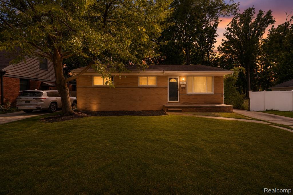 20308 Shady Lane Avenue, Saint Clair Shores, MI 48080