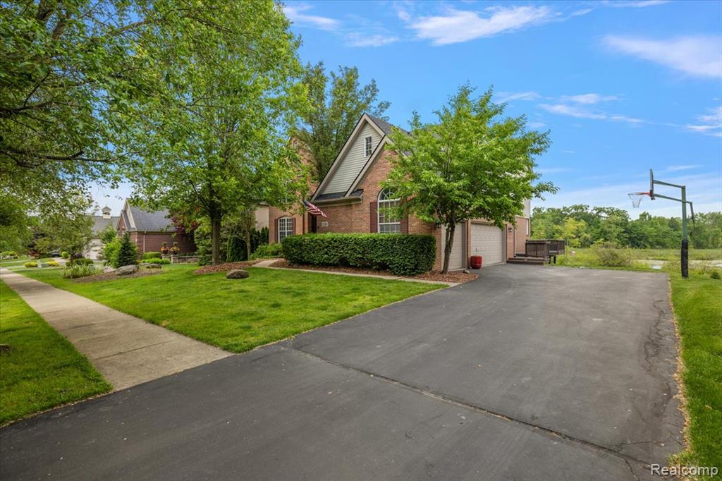 5390 Plantation Drive, Commerce Twp, MI 48382 — Photo 2