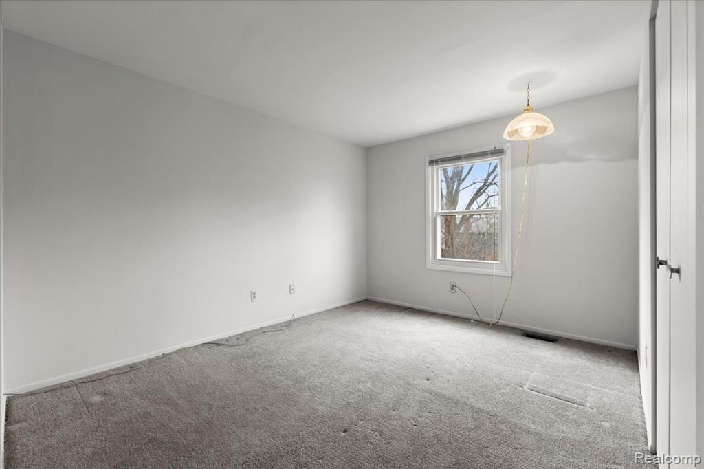 5634 Stratford Drive, West Bloomfield, MI — Photo 30