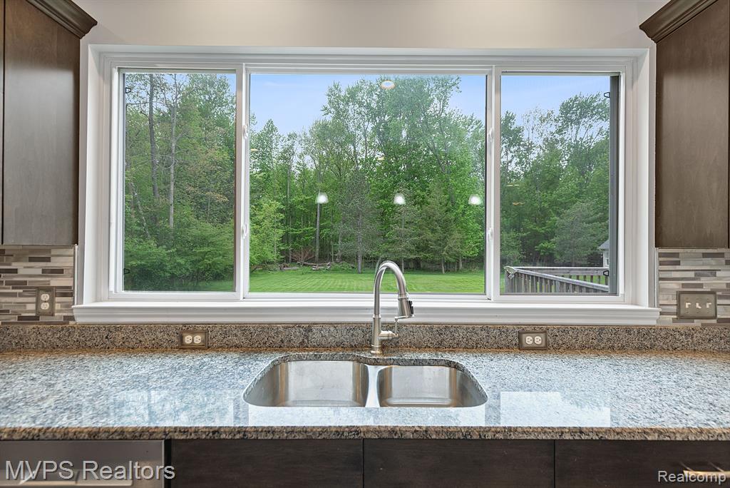5325 SHOREWOOD Drive, Fort Gratiot, MI 48059 — Photo 19