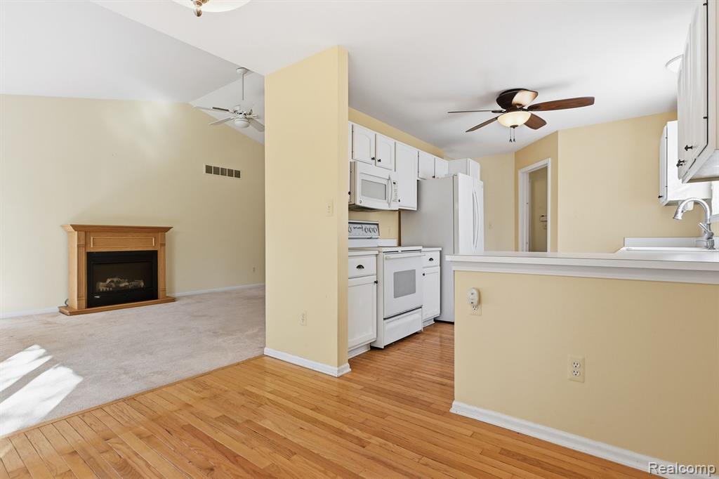 518 Redmaple Lane, 62, Brighton, MI 48116 — Photo 9