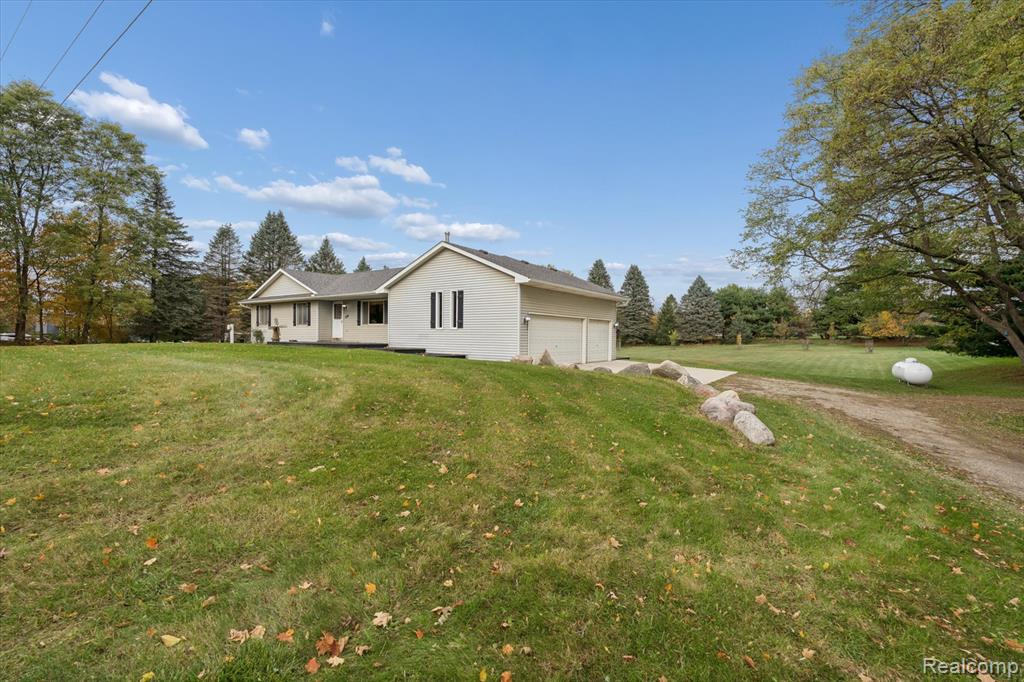 5920 W Coon Lake Road, Howell, MI 48843 — Photo 4