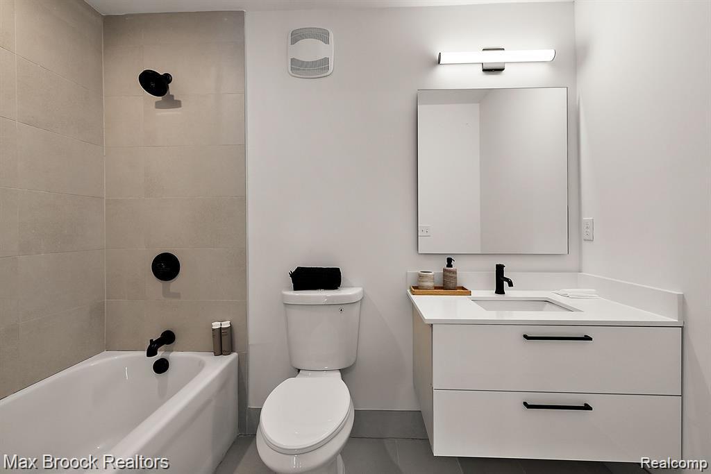 533 E Harrison Avenue, 19, Royal Oak, MI 48067 — Photo 18