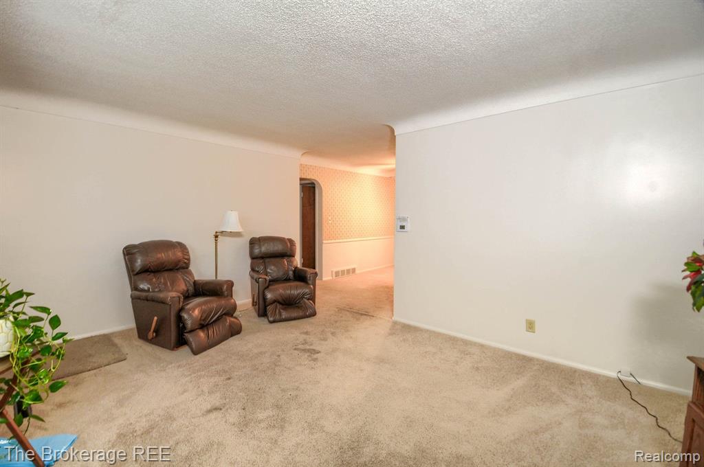 802 W HEMPHILL Road, Flint, MI 48507 — Photo 11