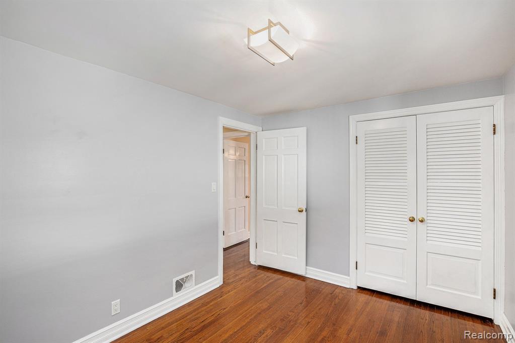 913 BEARD Street, Flint, MI 48503 — Photo 16