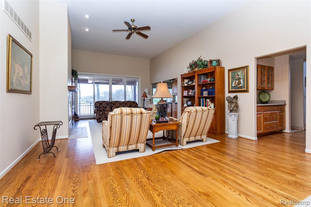 10215 Mill Pointe Drive, Goodrich Vlg, MI — Photo 9