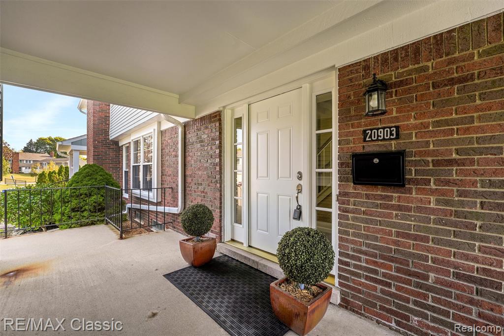 20903 W Glen Haven Circle, Novi, MI 48167 — Photo 5